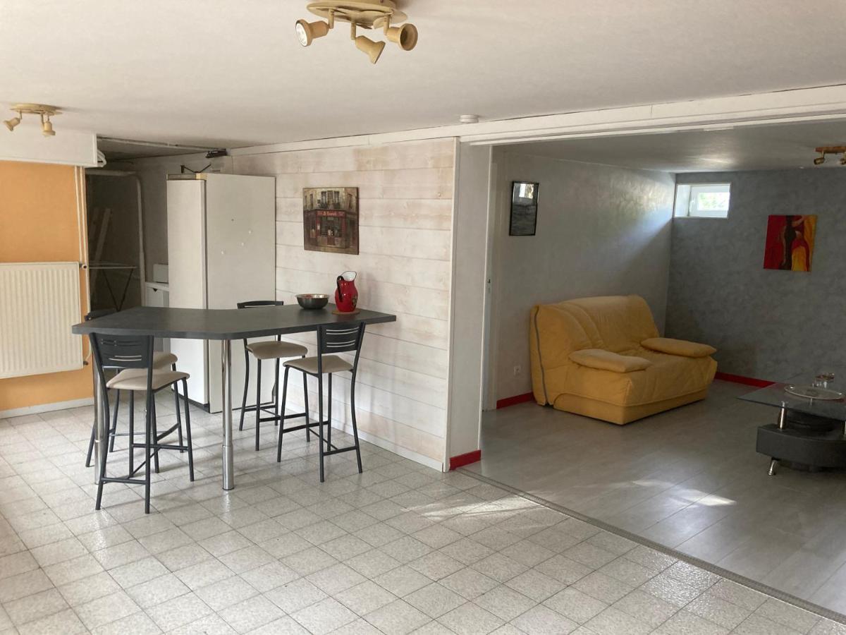 Appartement En Rez-De-Chaussee De Maison Montanay Exterior foto